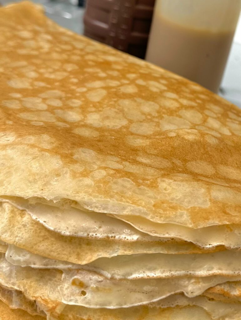 Crêpe de froment maison dorée, cuite au billig